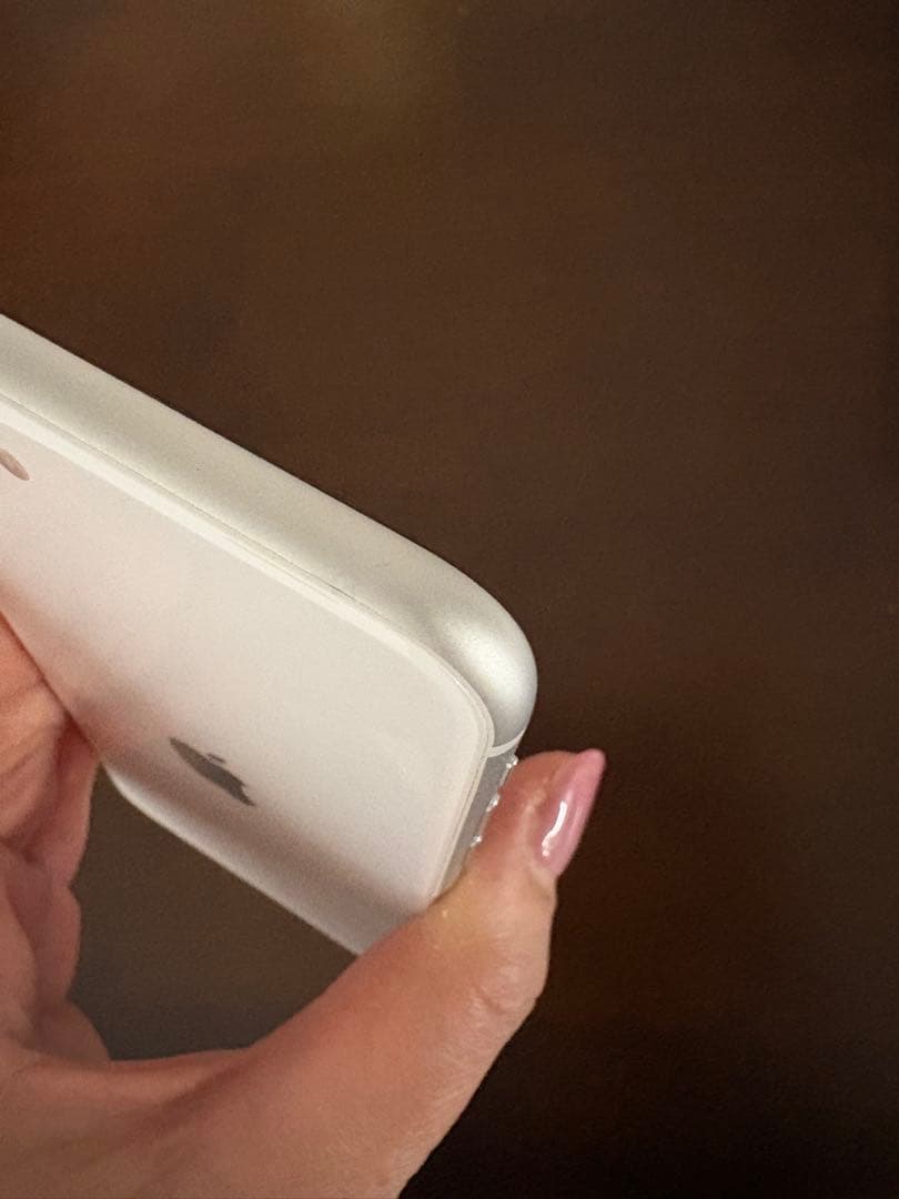 り*な様 【中古品】iPhone se 第二世代　ホワイト 本体　最大容量77%