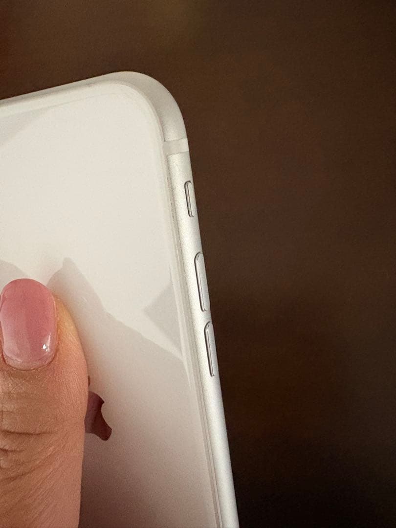 り*な様 【中古品】iPhone se 第二世代　ホワイト 本体　最大容量77%