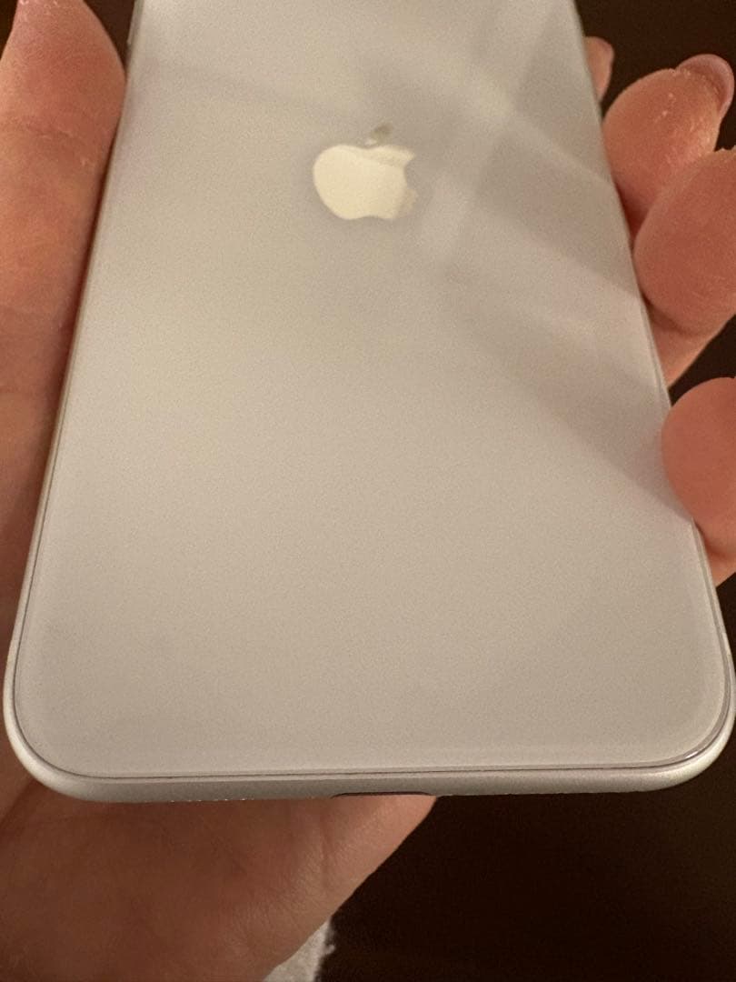り*な様 【中古品】iPhone se 第二世代　ホワイト 本体　最大容量77%
