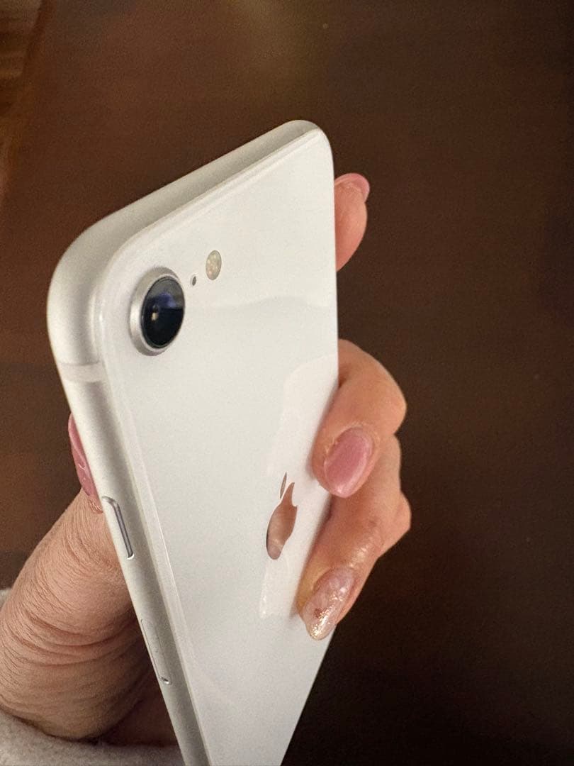 り*な様 【中古品】iPhone se 第二世代　ホワイト 本体　最大容量77%