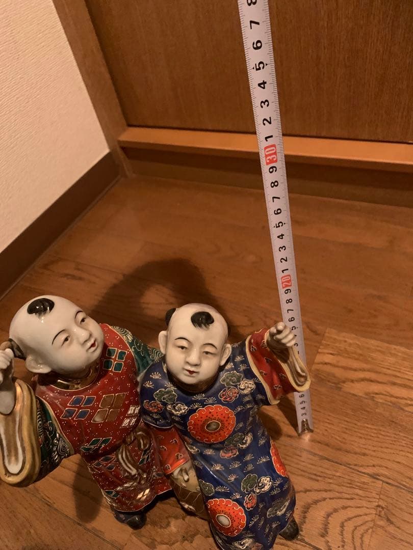 伝統的な日本の陶器人形　九谷焼