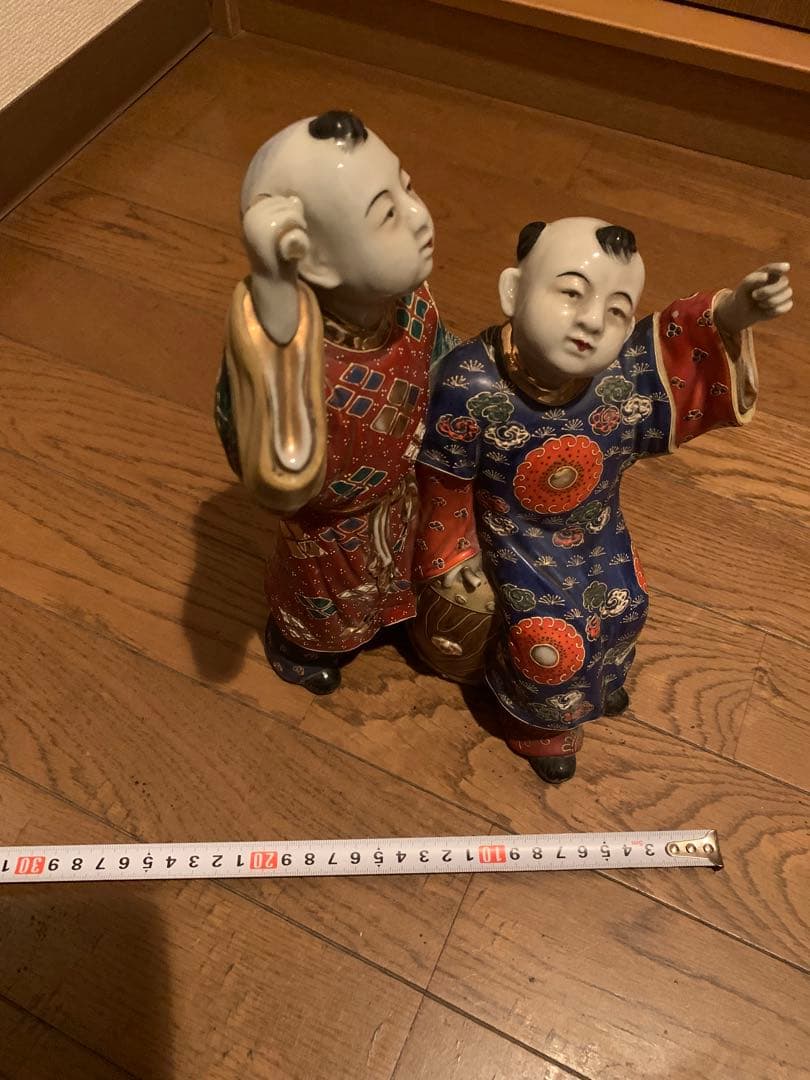 伝統的な日本の陶器人形　九谷焼