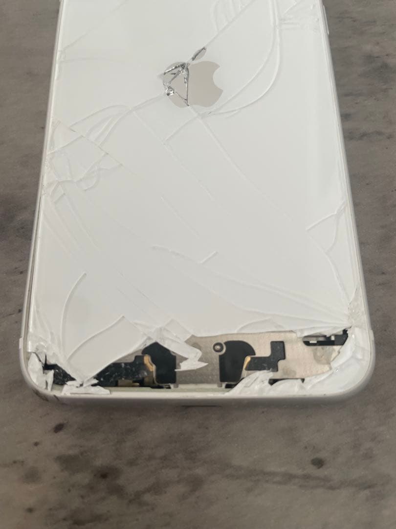【＊新規購入不可　専用】iPhone SE2 ホワイト ひび割れあり