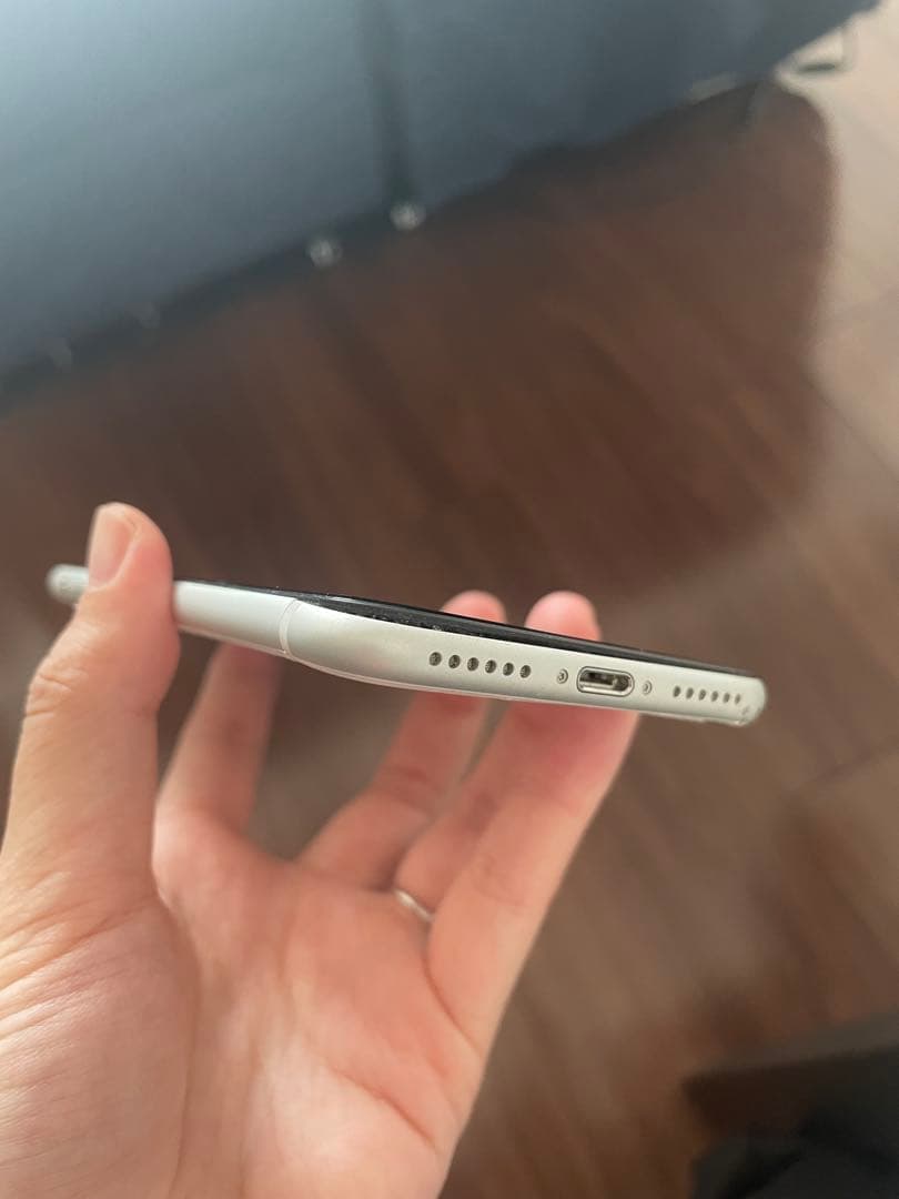 【＊新規購入不可　専用】iPhone SE2 ホワイト ひび割れあり