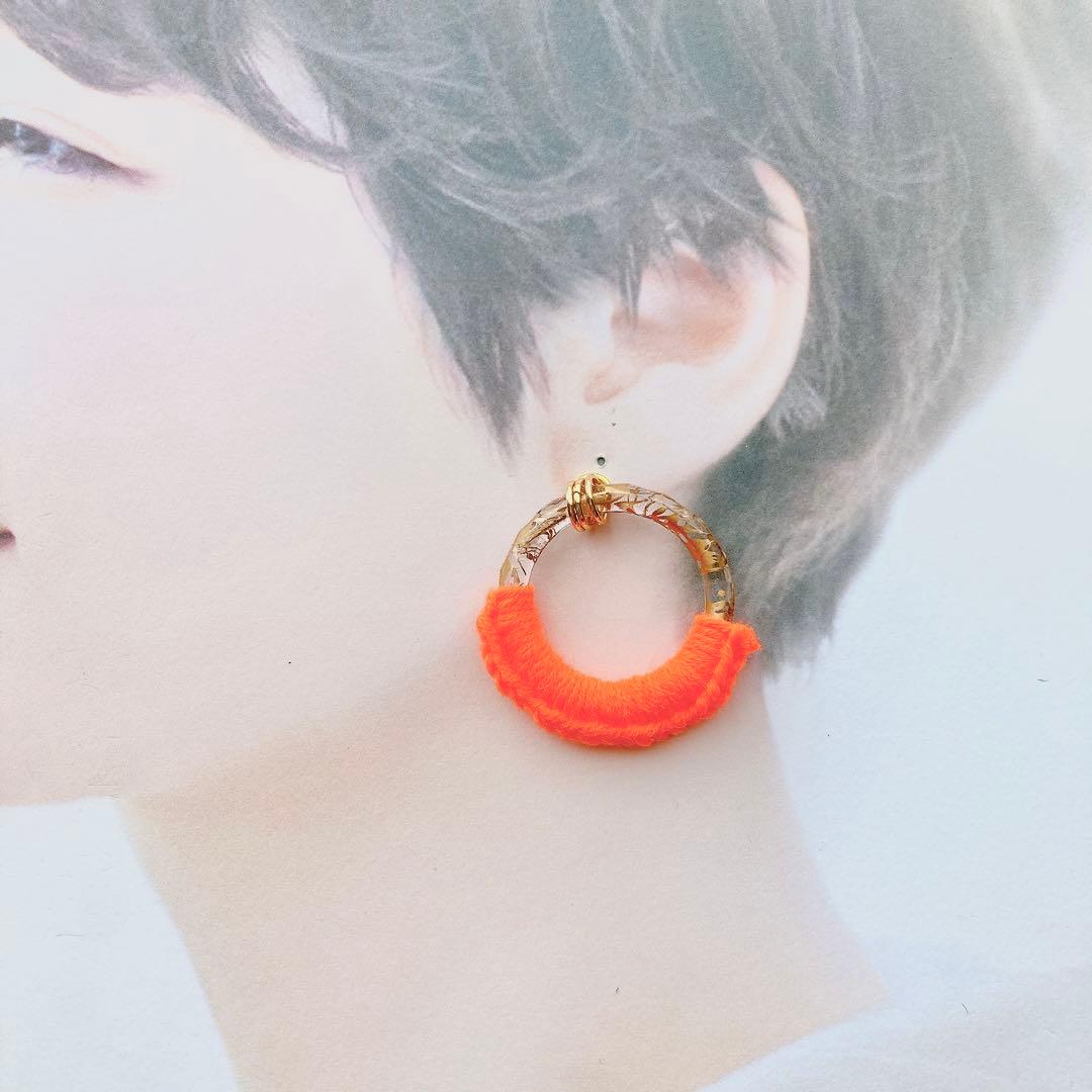 ハンドメイドアクセサリー＊ウッドリング＊ネオンカラー＊夏＊個性派