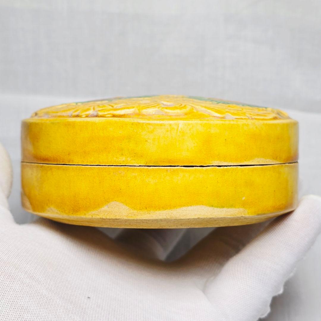 ​必見美品 中国古美術 古磁 遼三彩 赤峰窯 貼花紋 香合 粉盒 希少品