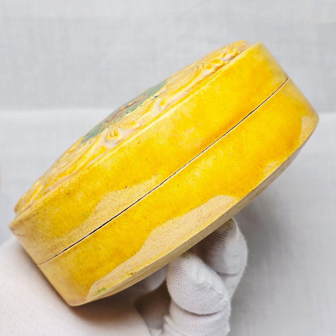 ​必見美品 中国古美術 古磁 遼三彩 赤峰窯 貼花紋 香合 粉盒 希少品