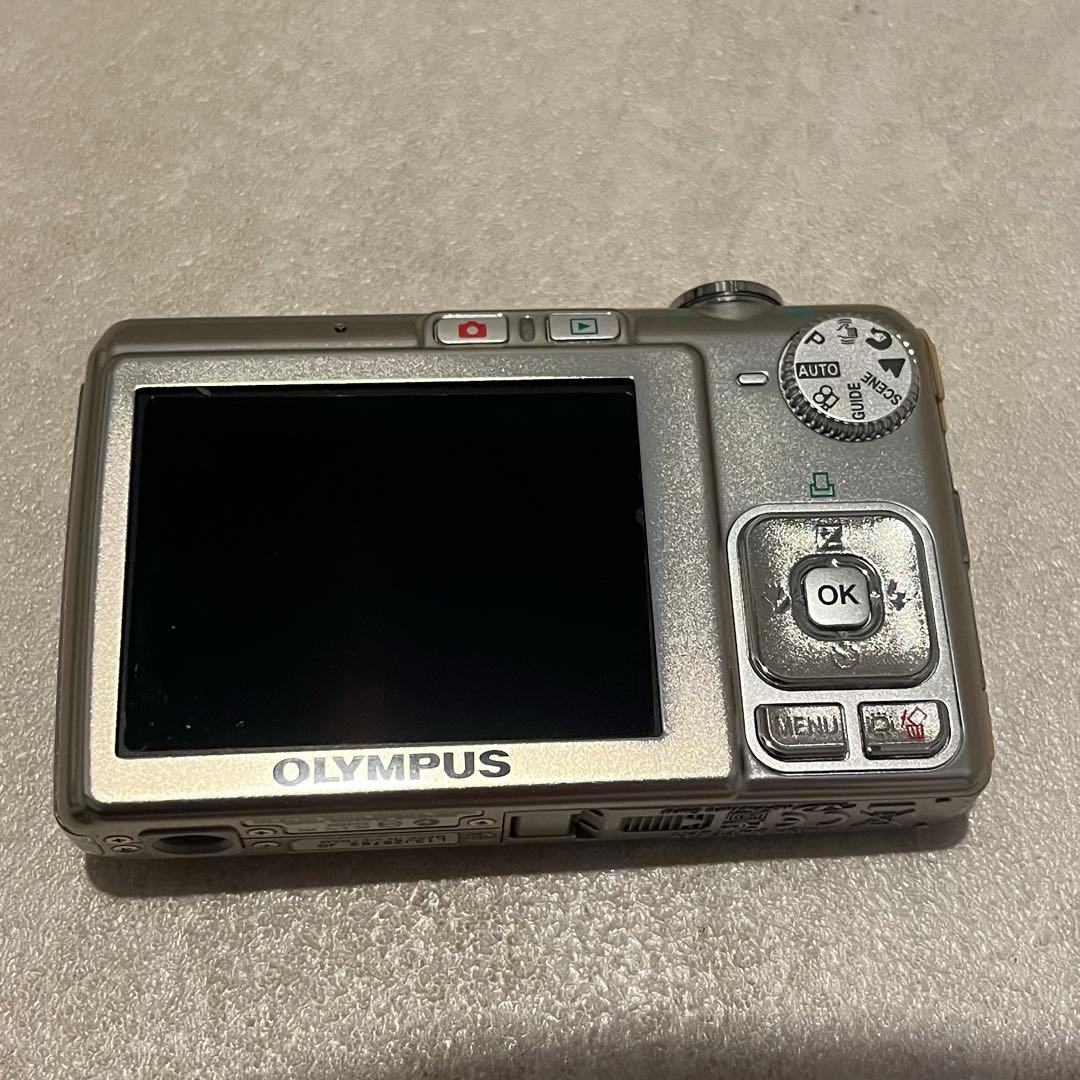 Olympus デジタルカメラ シルバー 充電器・バッテリー付き