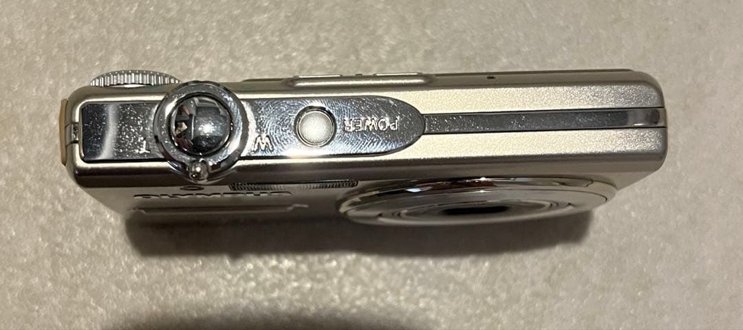 Olympus デジタルカメラ シルバー 充電器・バッテリー付き