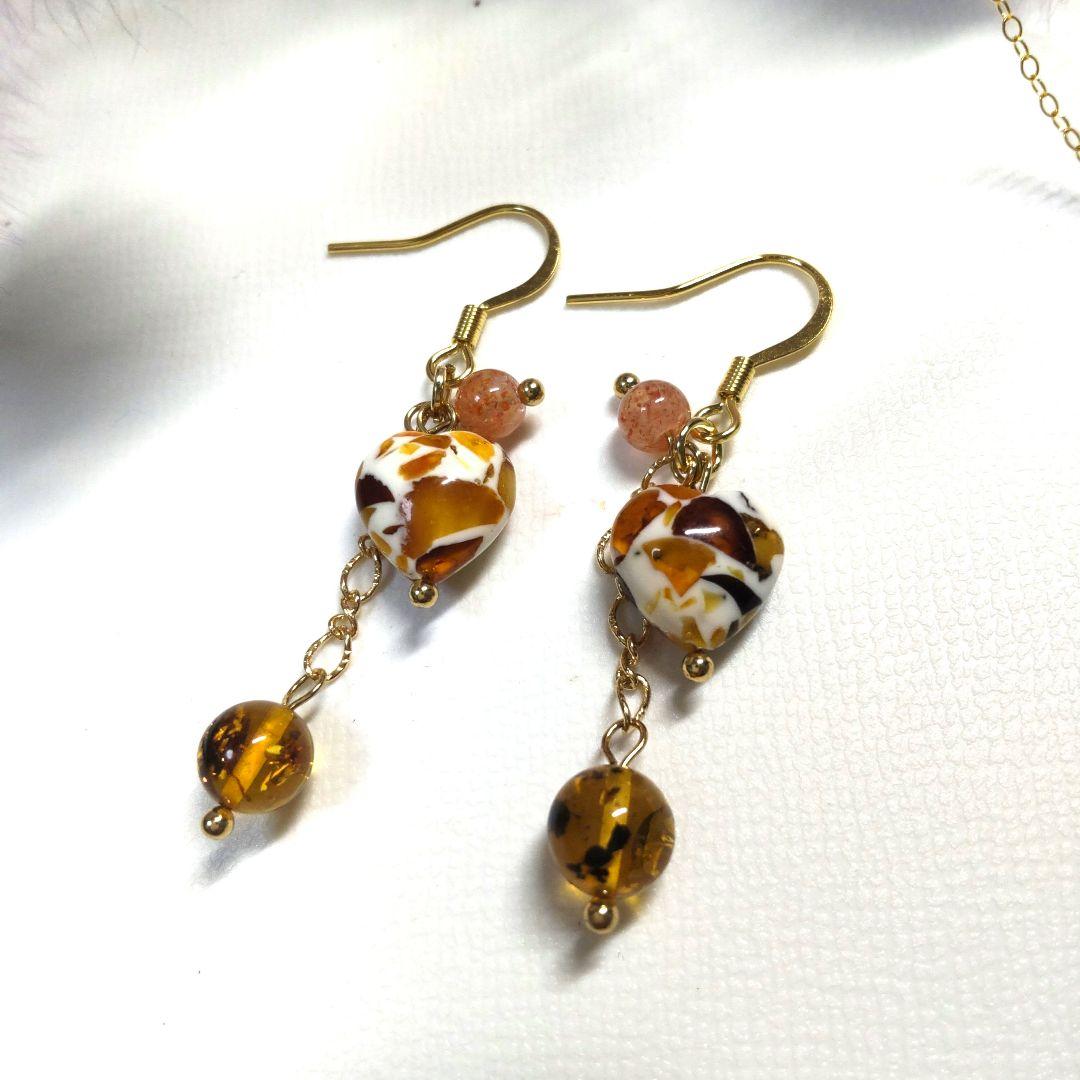 ハートクラッシュアンバー、サンストーンのピアスとネックレスセット