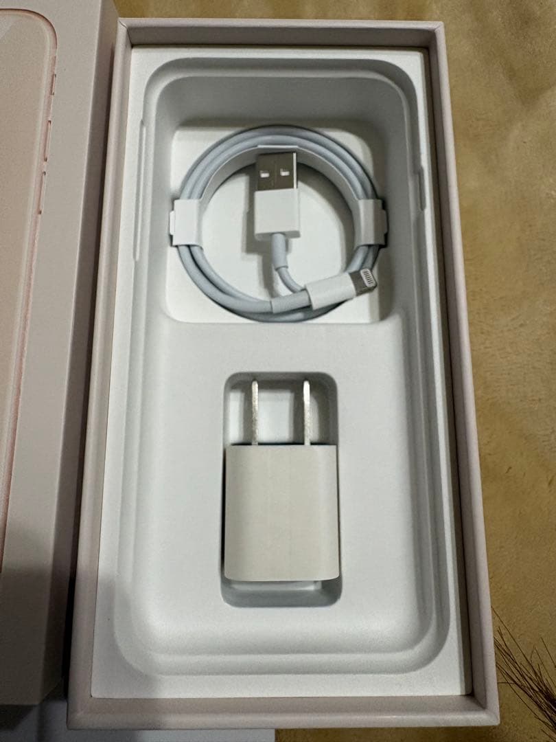 iPhone8 64GB 付属品あり