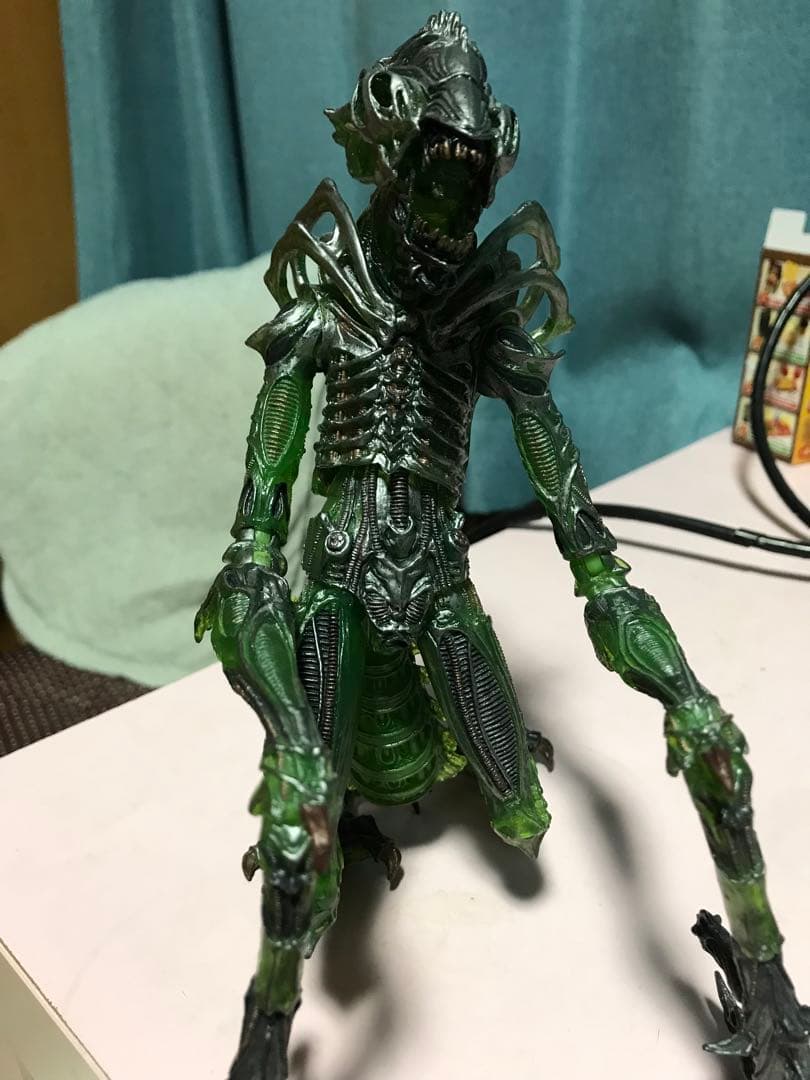 NECA マンティスエイリアン　中古