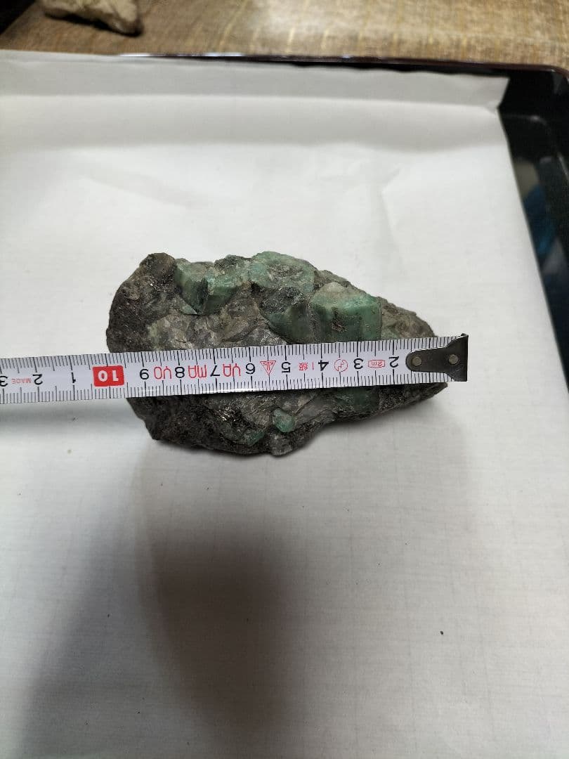 エメラルド原石 鉱石 原石母岩付き