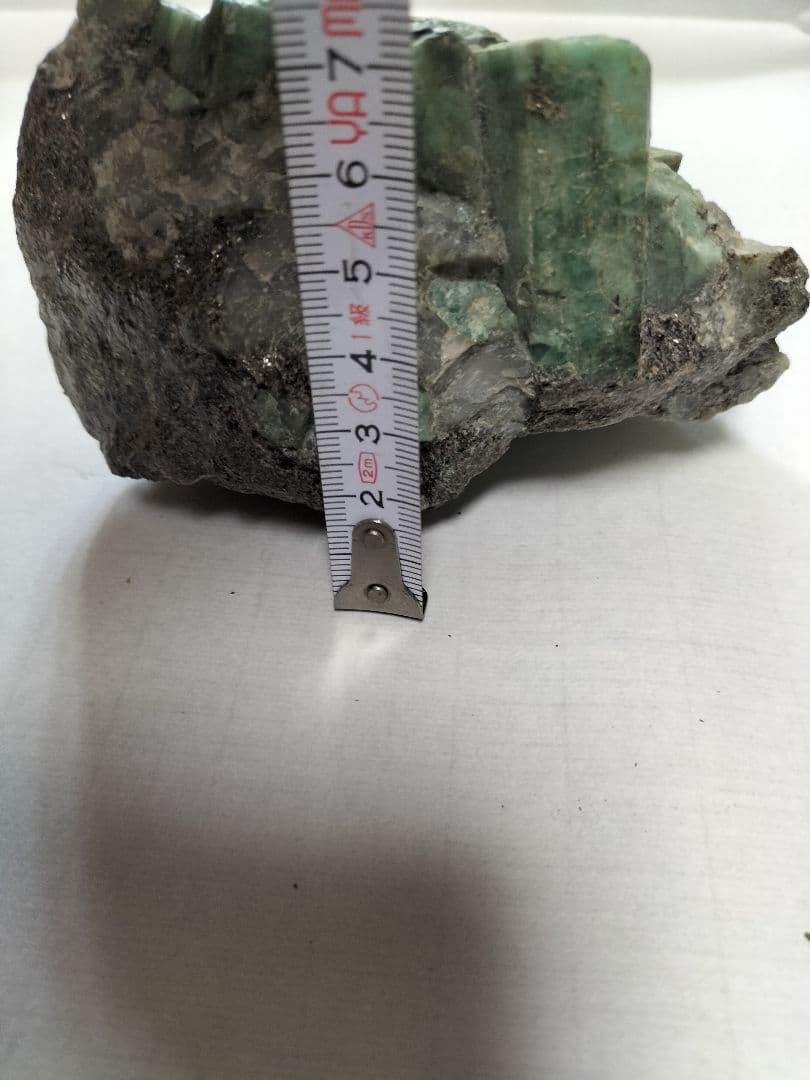 エメラルド原石 鉱石 原石母岩付き