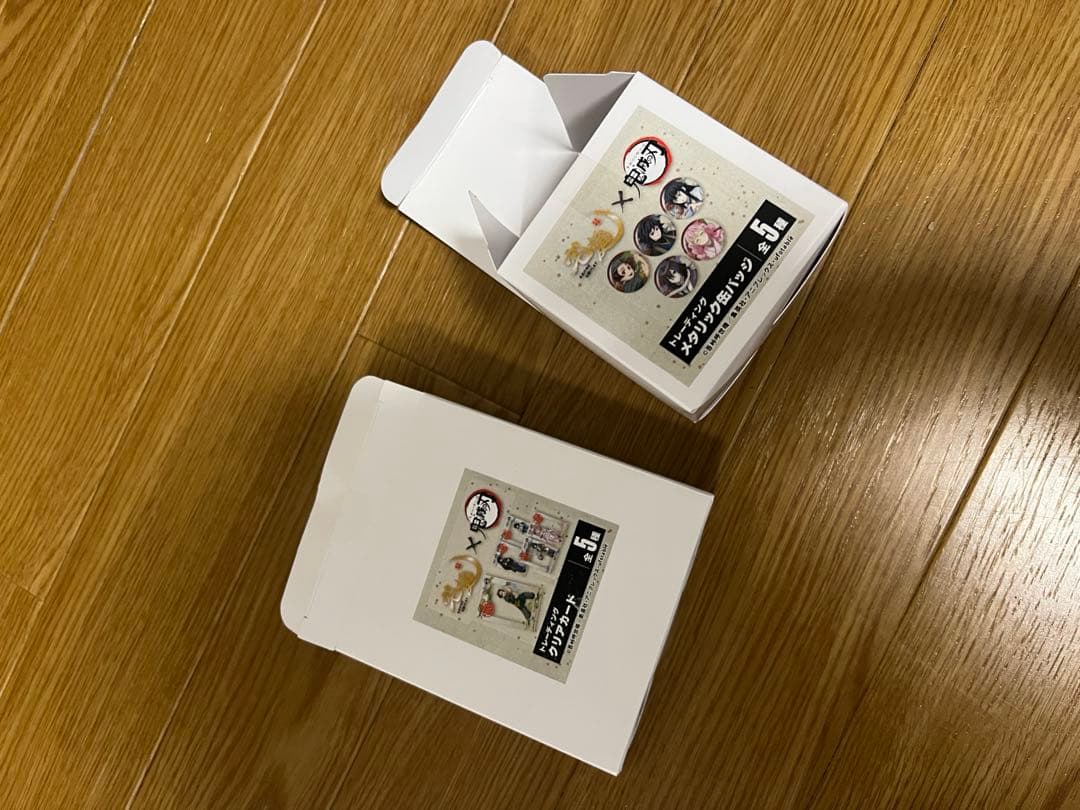 宅麺　鬼滅の刃　甘露寺蜜璃　伊黒小芭内　缶バッジ　クリアカード　ステッカー