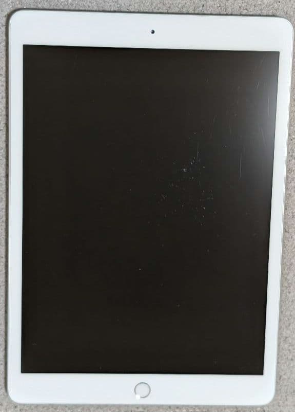 Apple iPad 第8世代 32GB Wi-FIモデルシルバー 本体