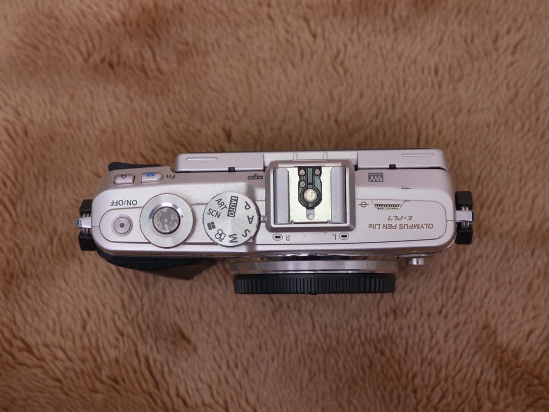 PEN E-PL7とレンズ3本と写真にあるものセット