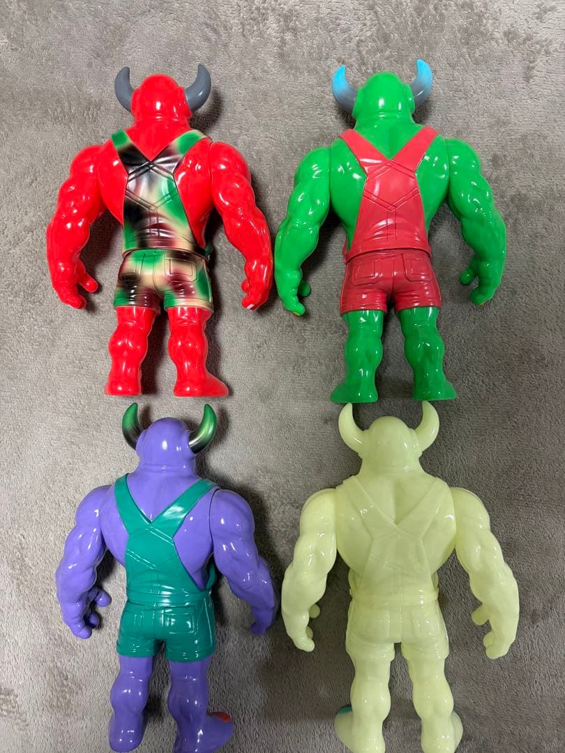 最終値下げ　onzi ニール　蓄光　ソフビ