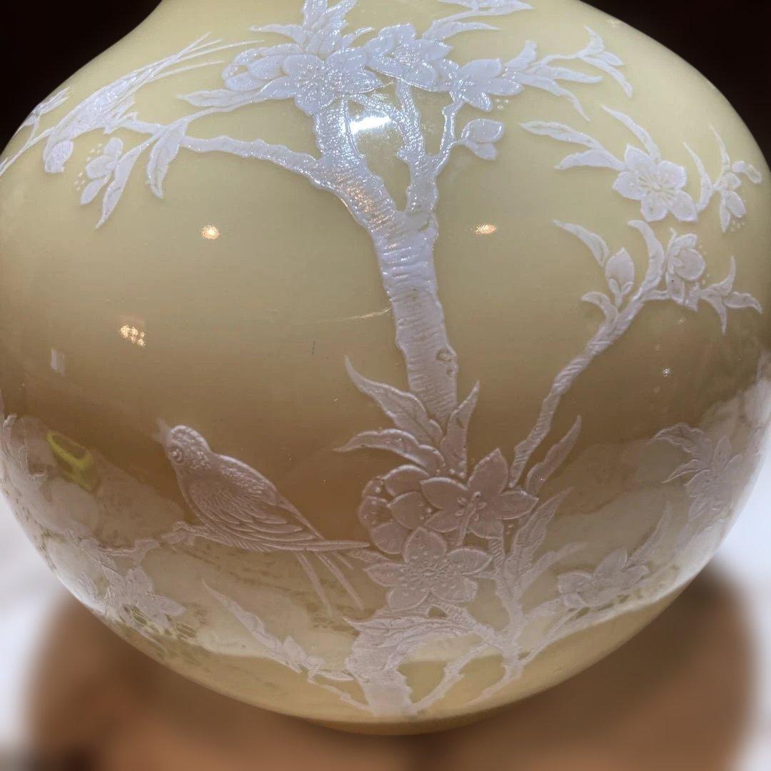 単色釉薬堆積彫刻カササギ梅花瓶 景徳鎮　ヴィンテージ　クリームイエロー