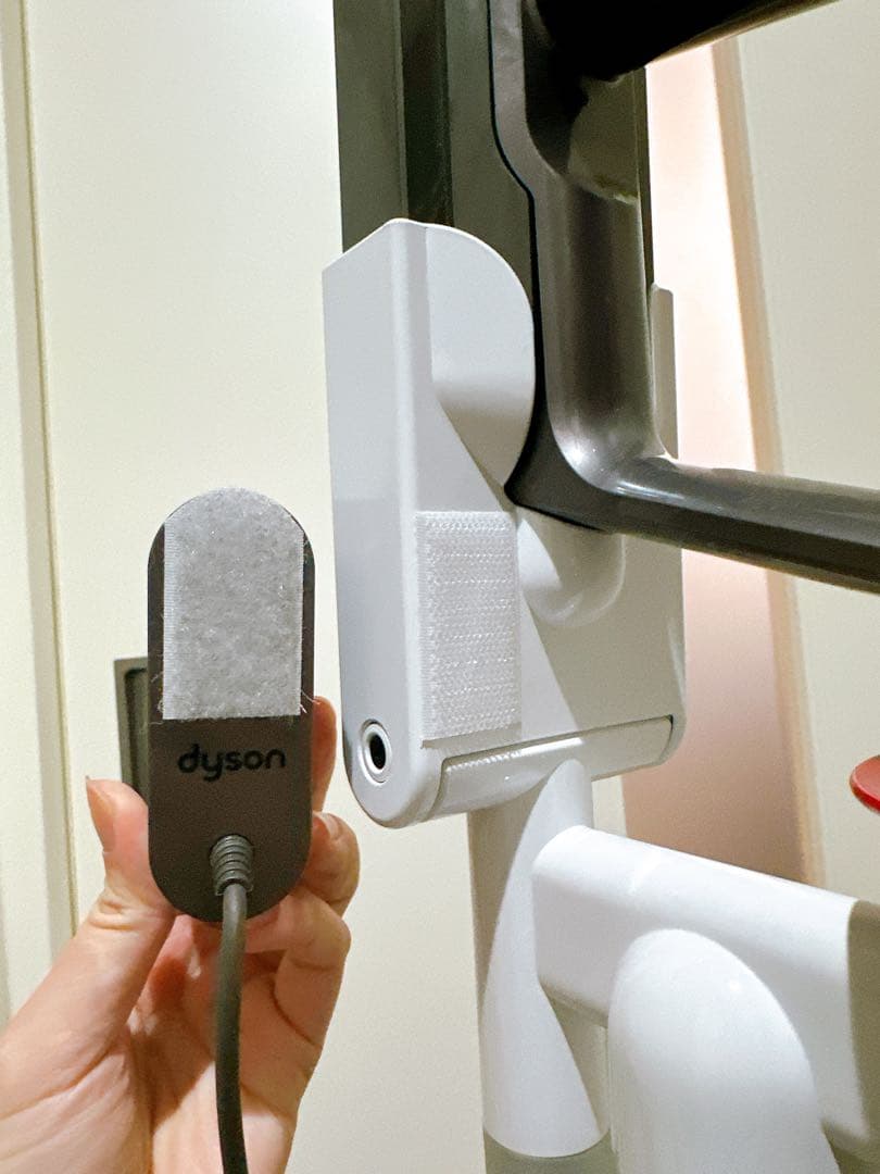 ダイソン　V12 DETECT SLIM Dyson 掃除機　スタンド付き