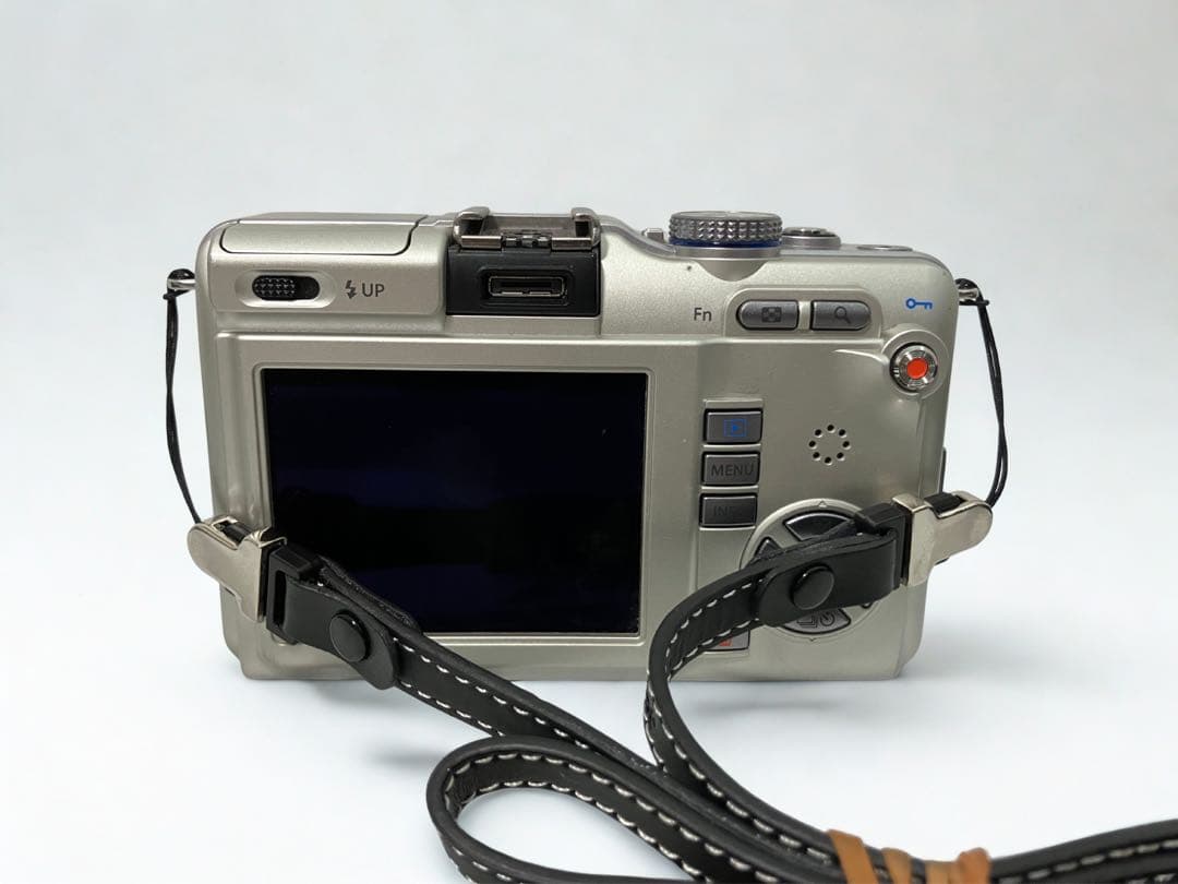 Olympus オリンパス　カメラ　E-PL1 シルバー レンズ付き