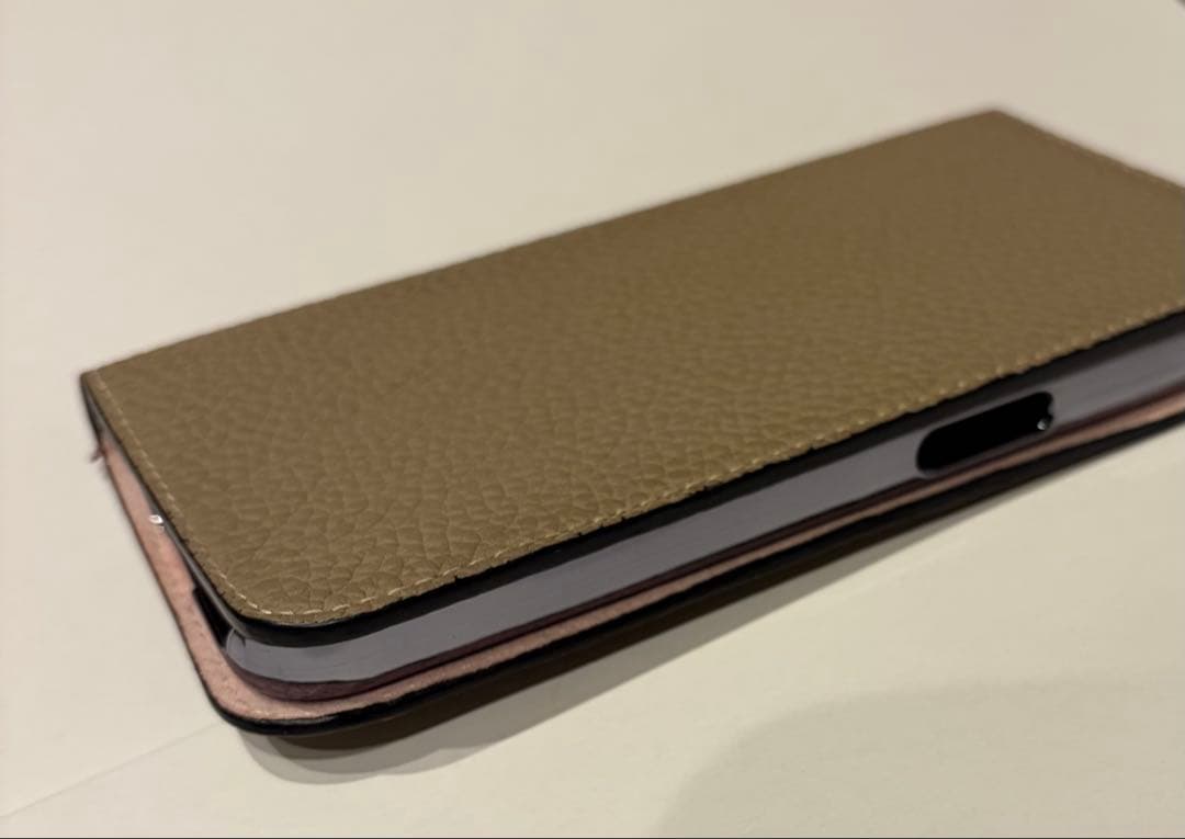 ボナベンチュラ ダイアリーケース iPhone13 グレージュ×サクラ