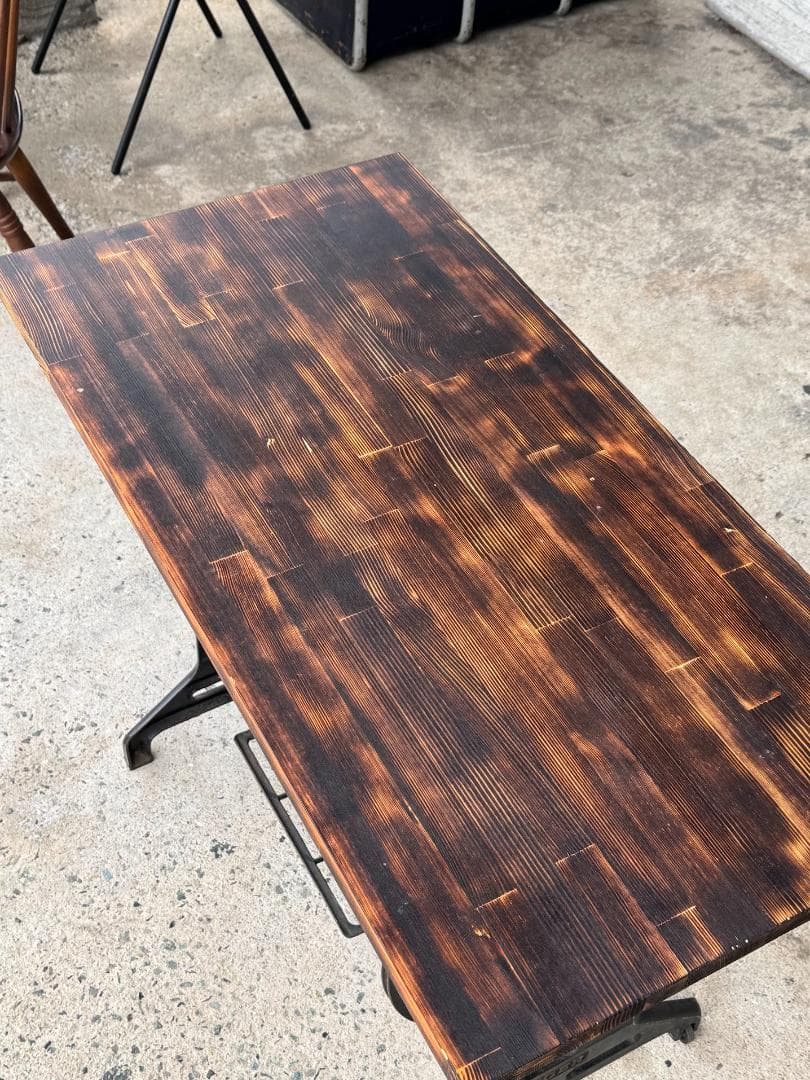 シンガー（Singer）足踏みミシン脚テーブル　リメイク　アンティーク作業台