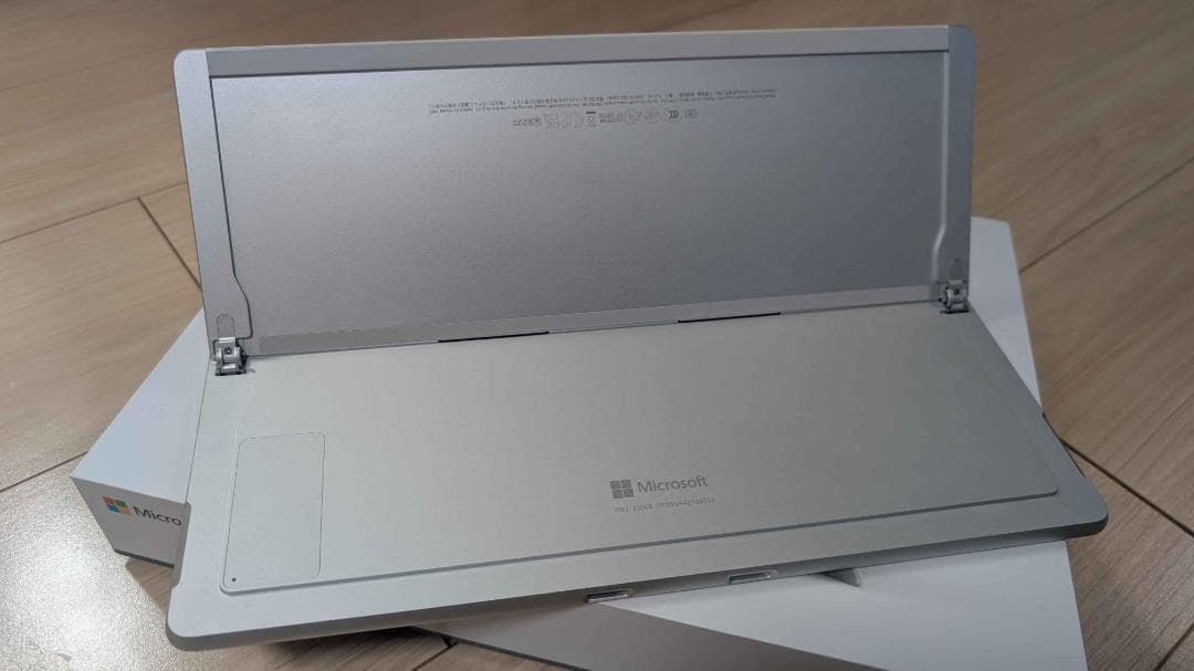 Microsoft Surface Pro 8 【アクセサリ一式+Office】