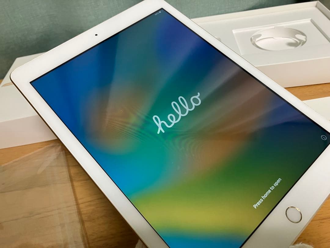 【美品】第5世代　iPad ゴールド　Wi-Fi 32GB シート　シール付き