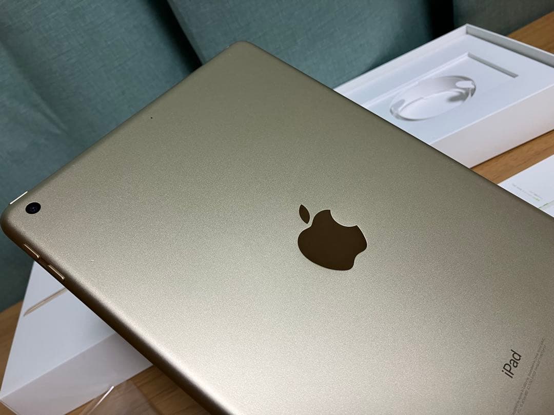 【美品】第5世代　iPad ゴールド　Wi-Fi 32GB シート　シール付き