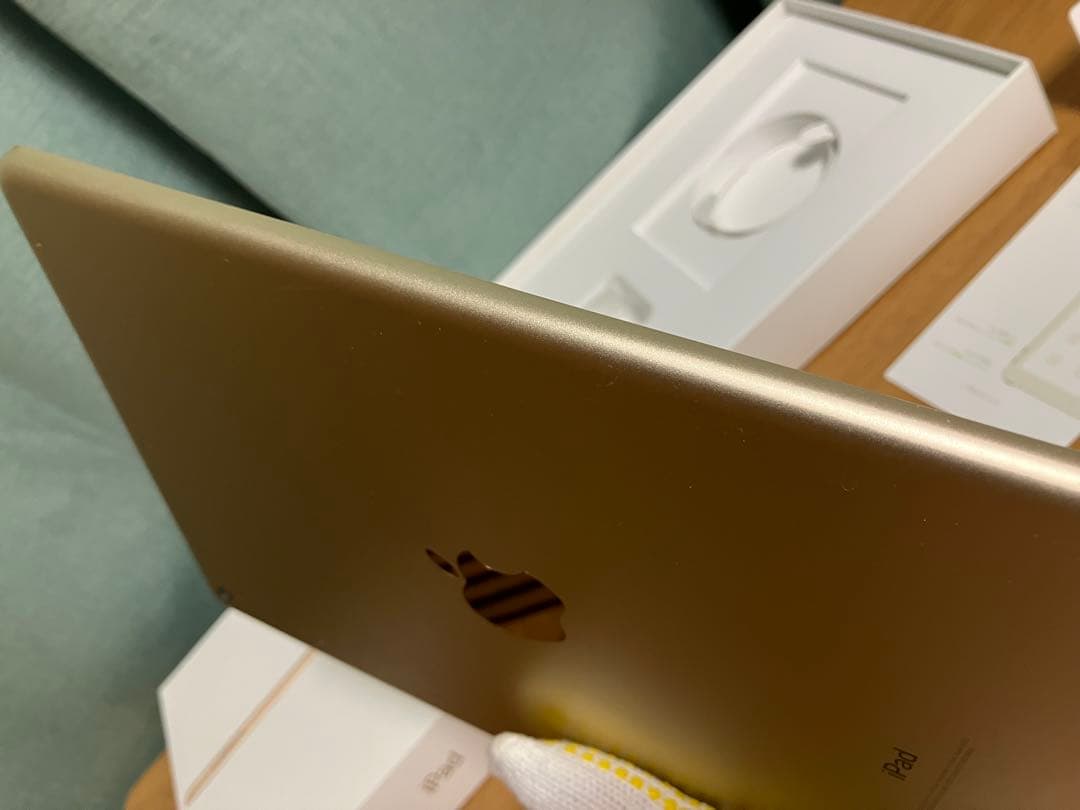 【美品】第5世代　iPad ゴールド　Wi-Fi 32GB シート　シール付き