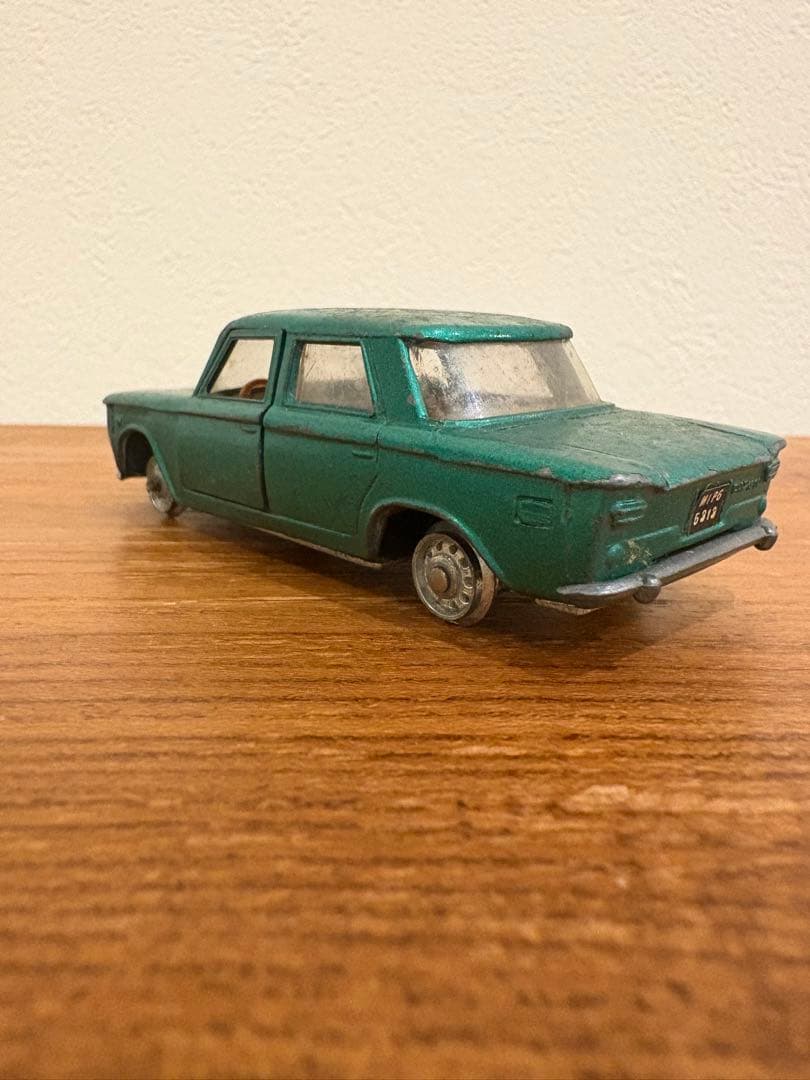 【廃盤】MEBETOYS フィアット 1500 イタリア製 ヴィンテージミニカー