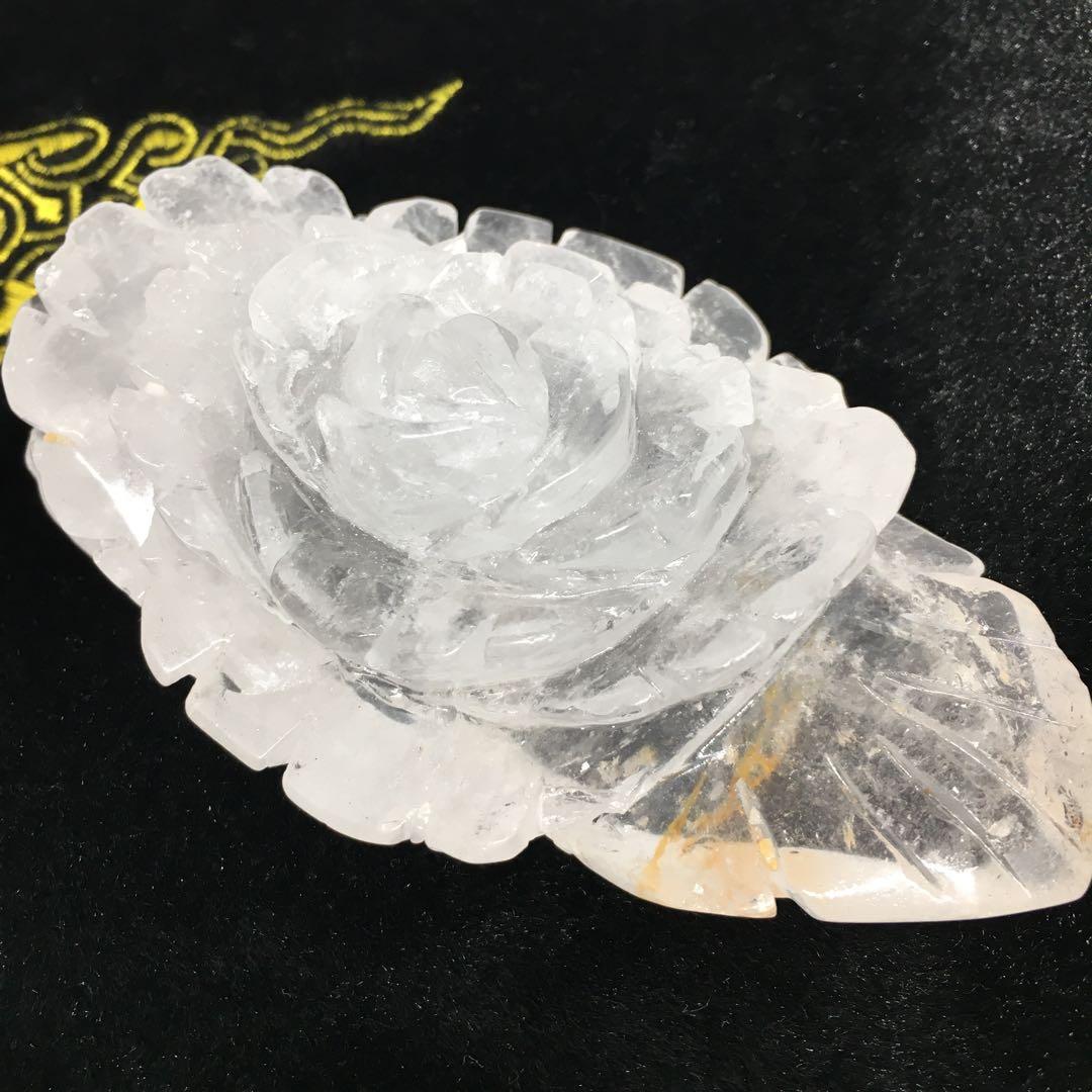 水晶✨バラの彫刻✨290ｇの水晶置物✨