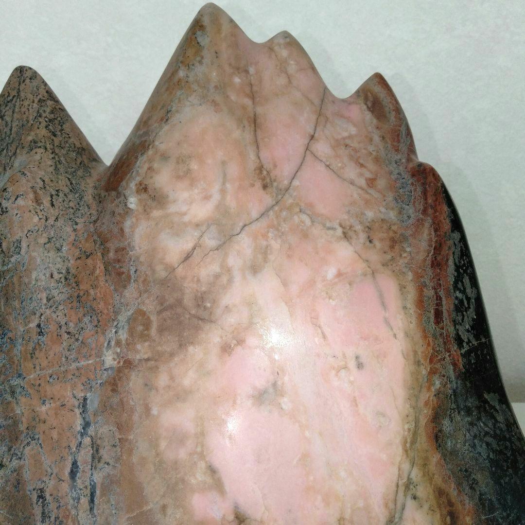 超大型バラ輝石　ロードナイト　原石　約15kg 　連山　台付き１個