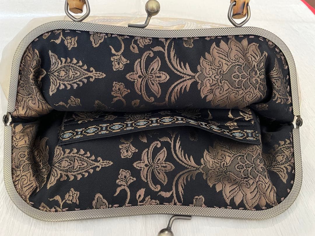 古布リメイクがま口バッグ　能面　刺繍