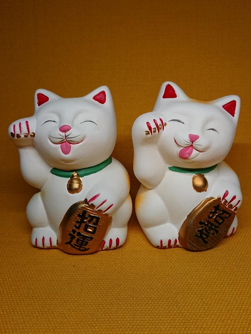 【美品】ねこ　白猫　招き猫　陶器　置物　インテリア　工芸品　美術品　A3303