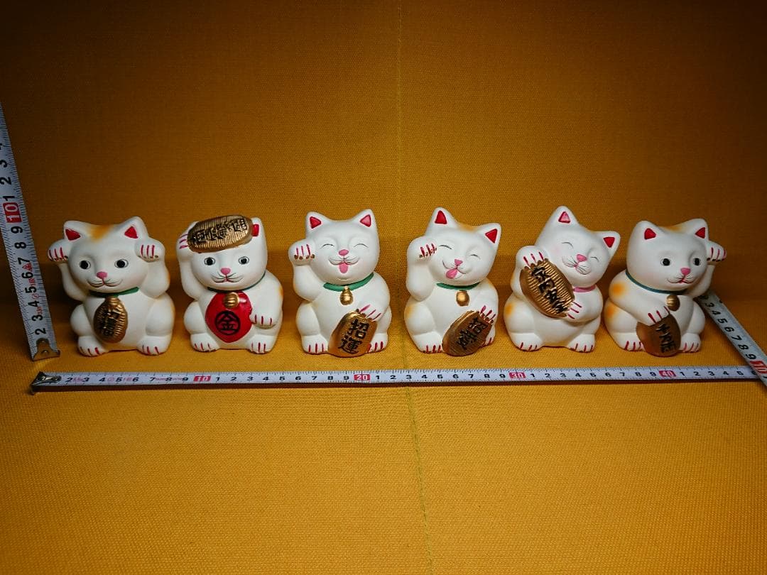【美品】ねこ　白猫　招き猫　陶器　置物　インテリア　工芸品　美術品　A3303