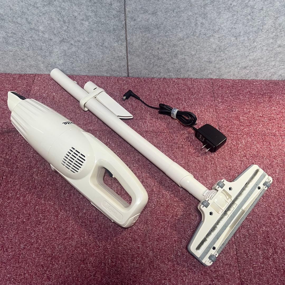 ［3315］マキタ　充電式クリーナー　モデルCL116D