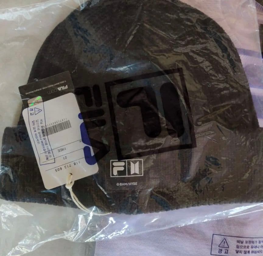 BTS Jk FILAコラボトレーナーと帽子