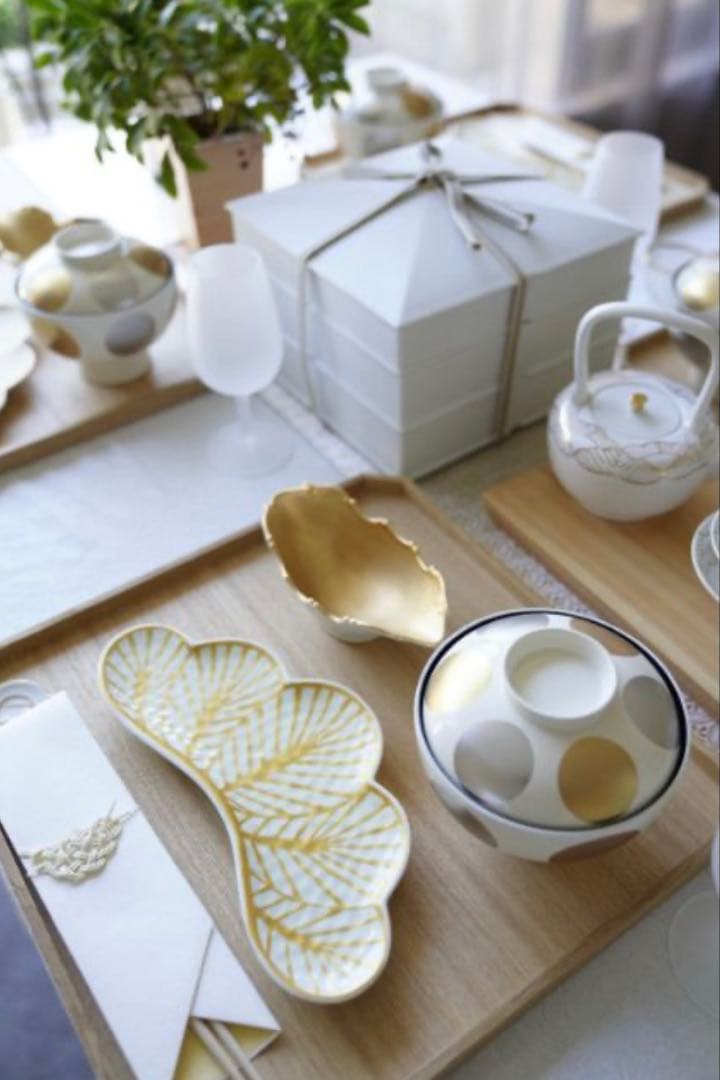 モモ様ご依頼品　有田焼　幸楽窯　錦金松葉形前菜皿　白金　化粧箱付2点セット