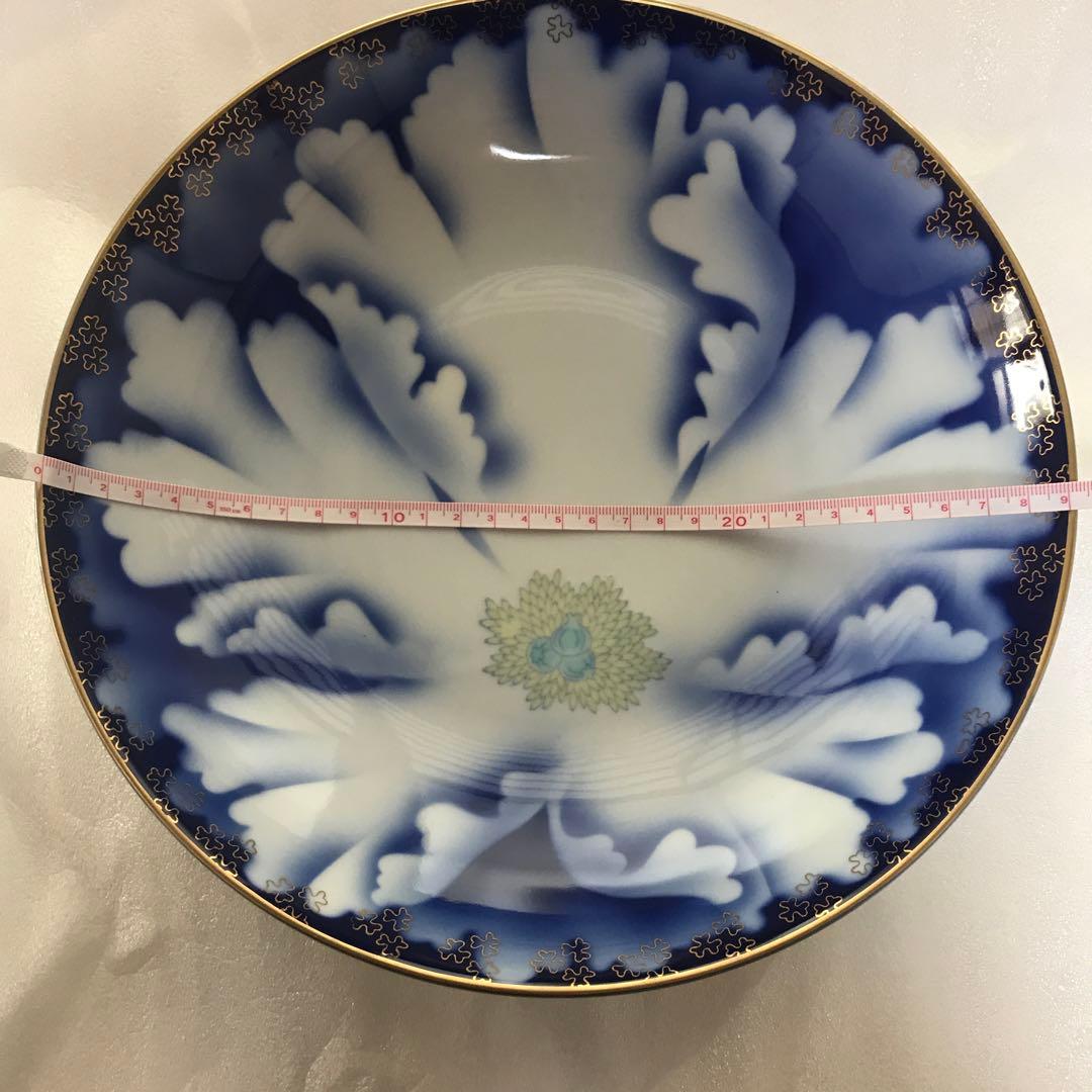 宮内庁御用達深川製　青と白の花模様平鉢約27cm