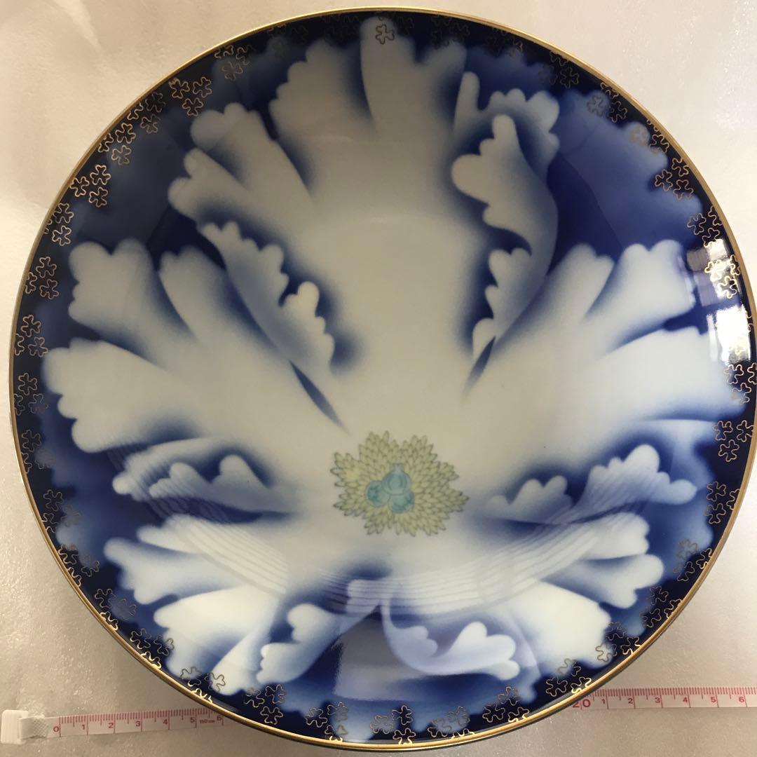 宮内庁御用達深川製　青と白の花模様平鉢約27cm