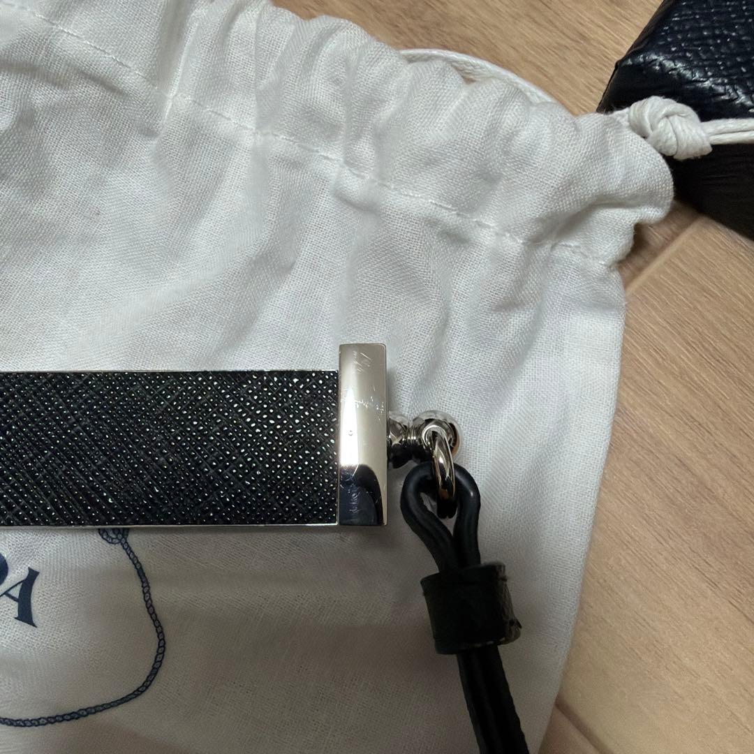 PRADA サフィアーノスマホショルダーストラップ