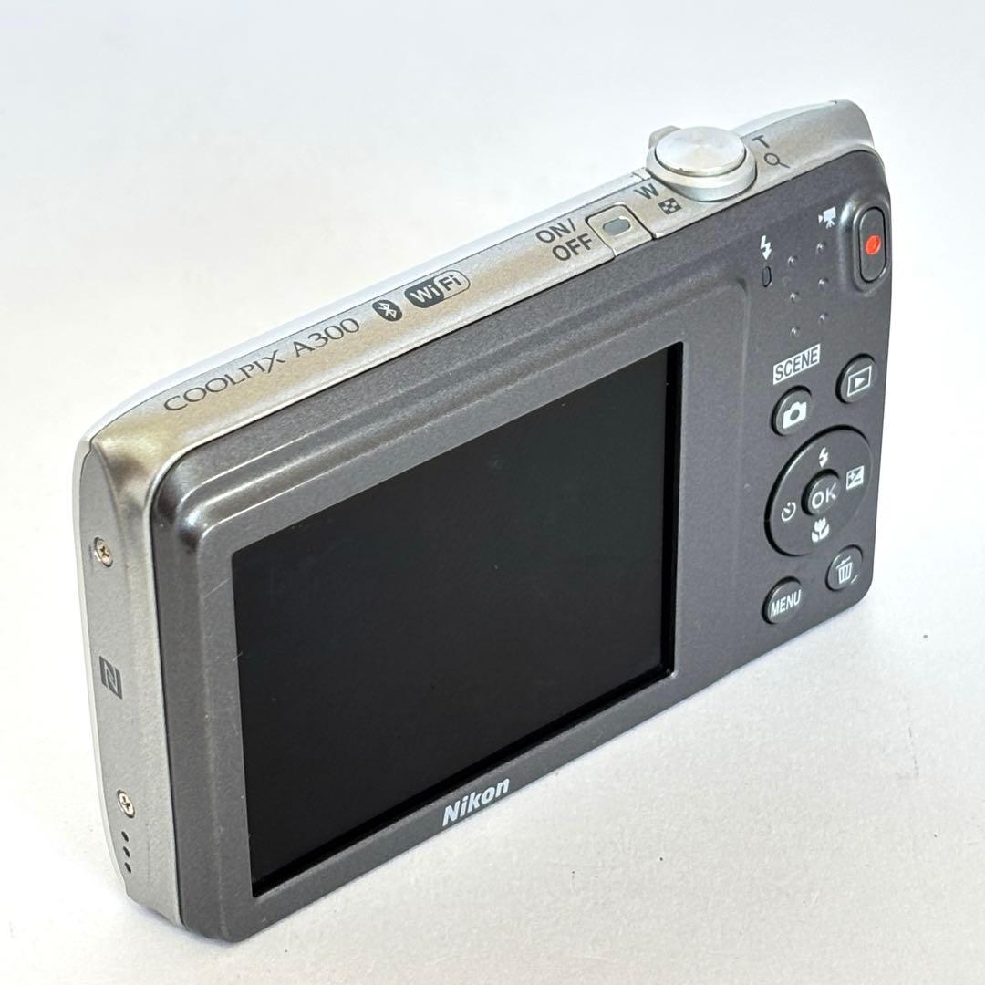 Nikon coolpix A300 ニコン　デジカメ　SDカード付シルバー