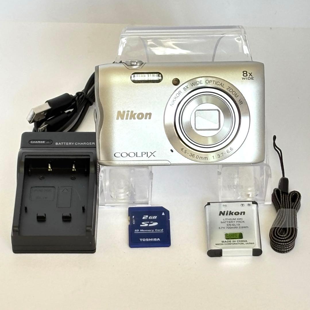 Nikon coolpix A300 ニコン　デジカメ　SDカード付シルバー