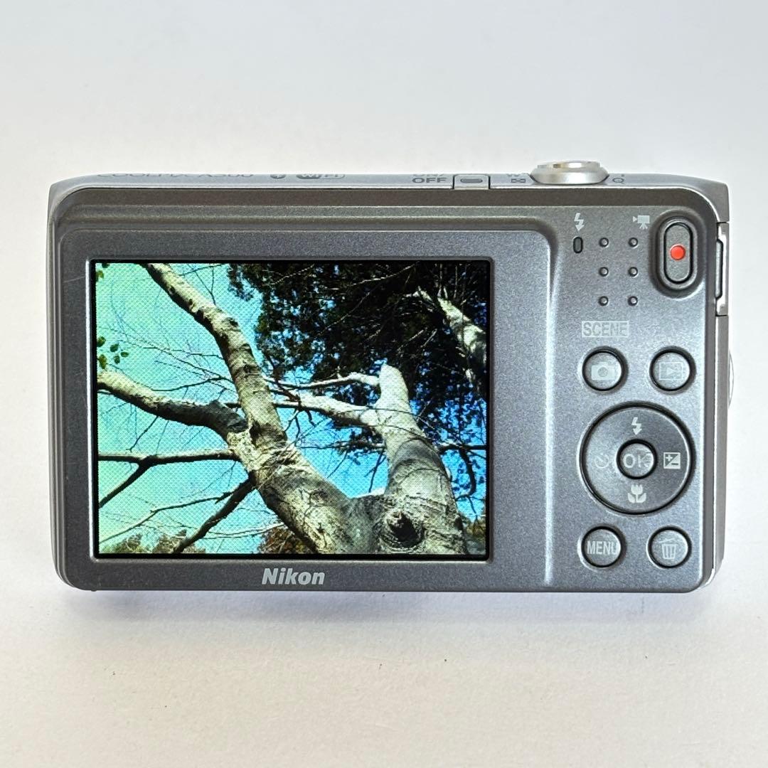 Nikon coolpix A300 ニコン　デジカメ　SDカード付シルバー