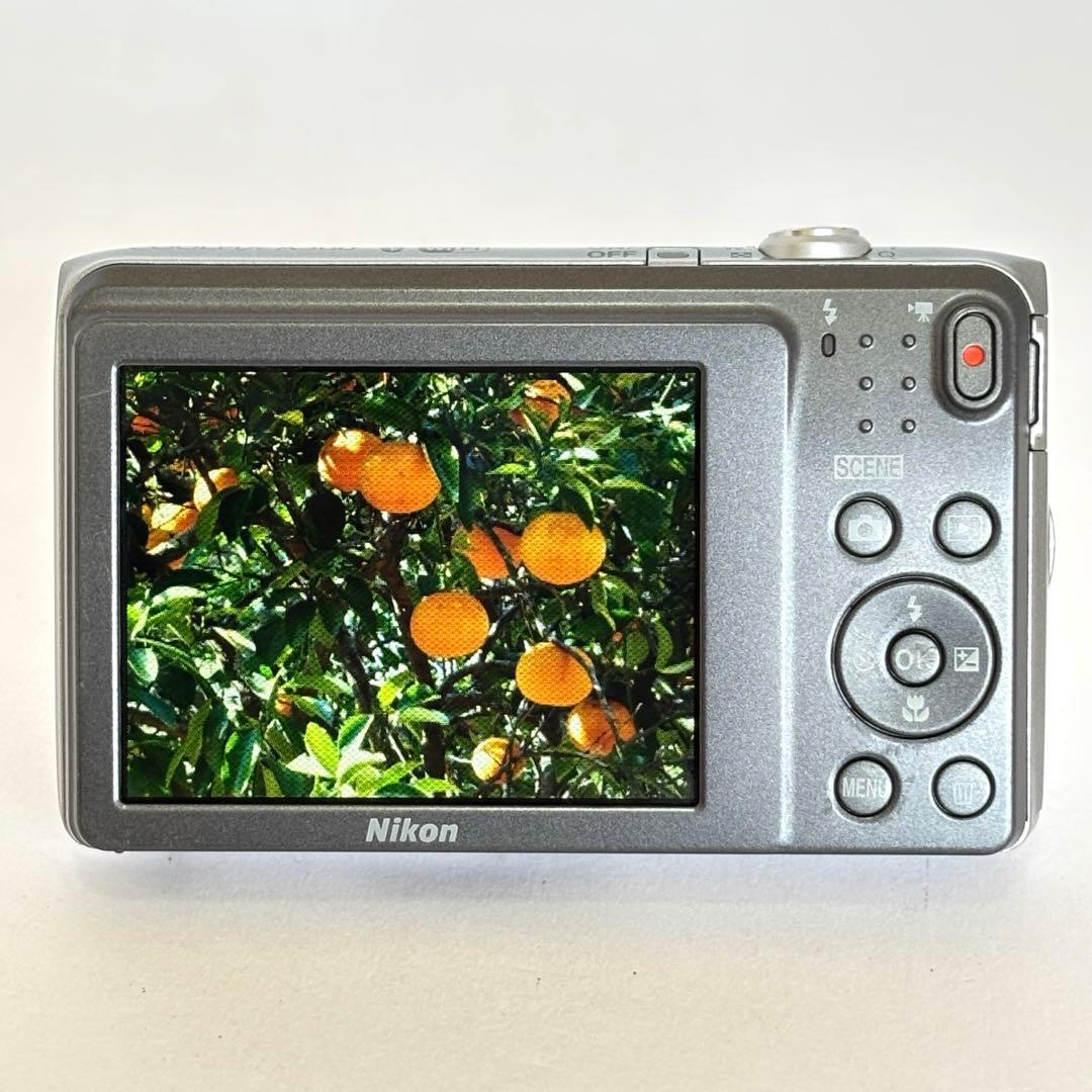Nikon coolpix A300 ニコン　デジカメ　SDカード付シルバー
