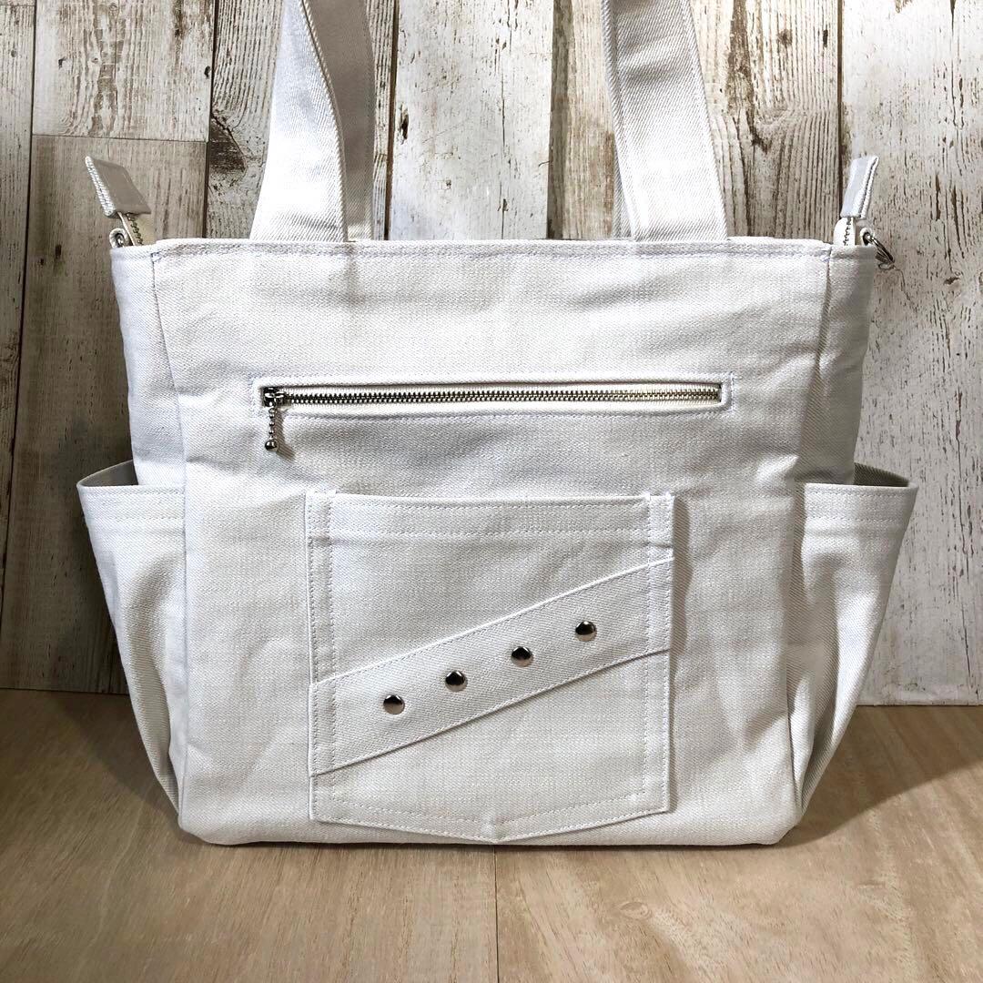トートバッグ　ハンドメイド　デニムリメイク　アイボリー　両開き【新品デニム】