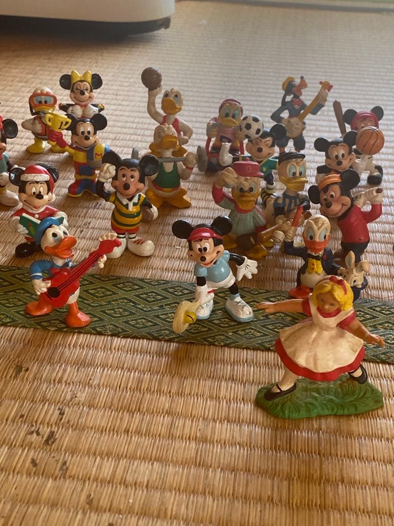ディズニーキャラクター フィギュア まとめ売り ミッキー ドナルド 40体