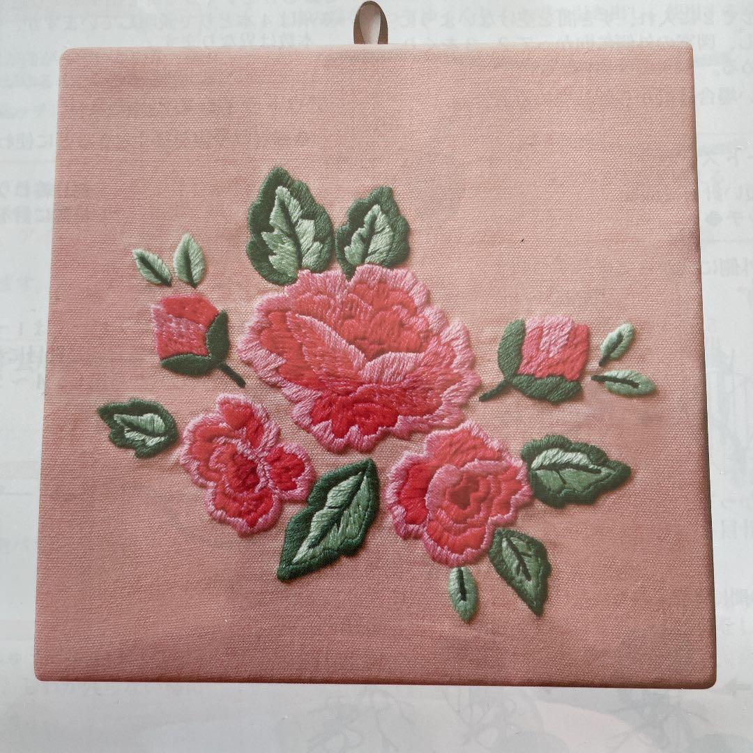 DMCの刺しゅう糸で描くお花のタペストリー